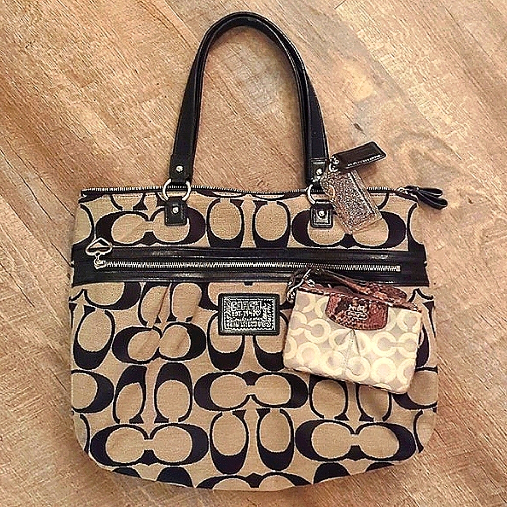 Y2K Coach set (leaving shop)